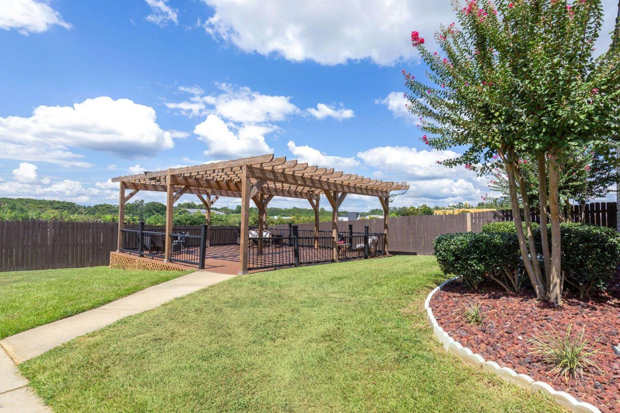 Ramada By Wyndham Studio Suites Dothan Buitenkant foto