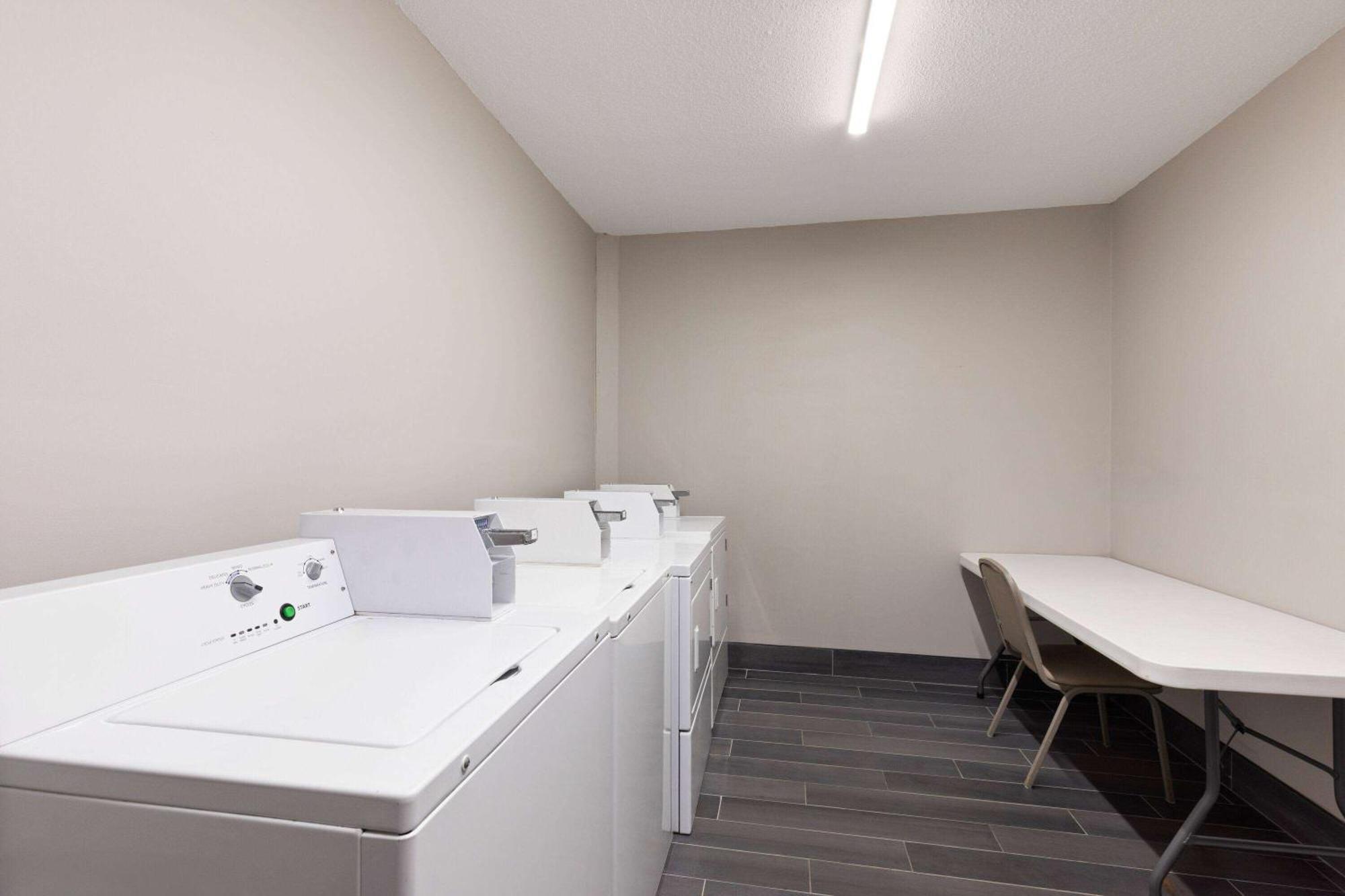 Ramada By Wyndham Studio Suites Dothan Buitenkant foto