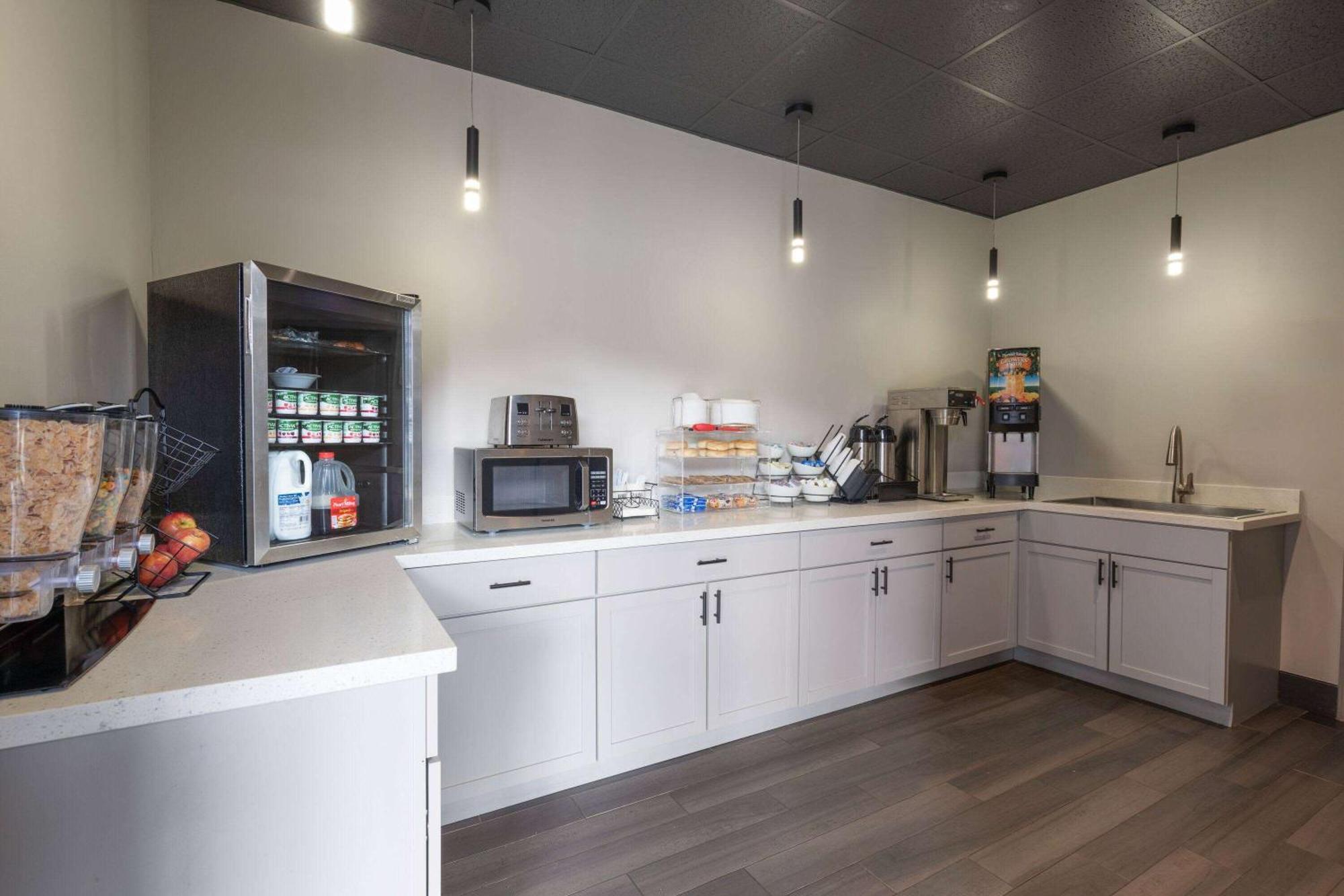 Ramada By Wyndham Studio Suites Dothan Buitenkant foto