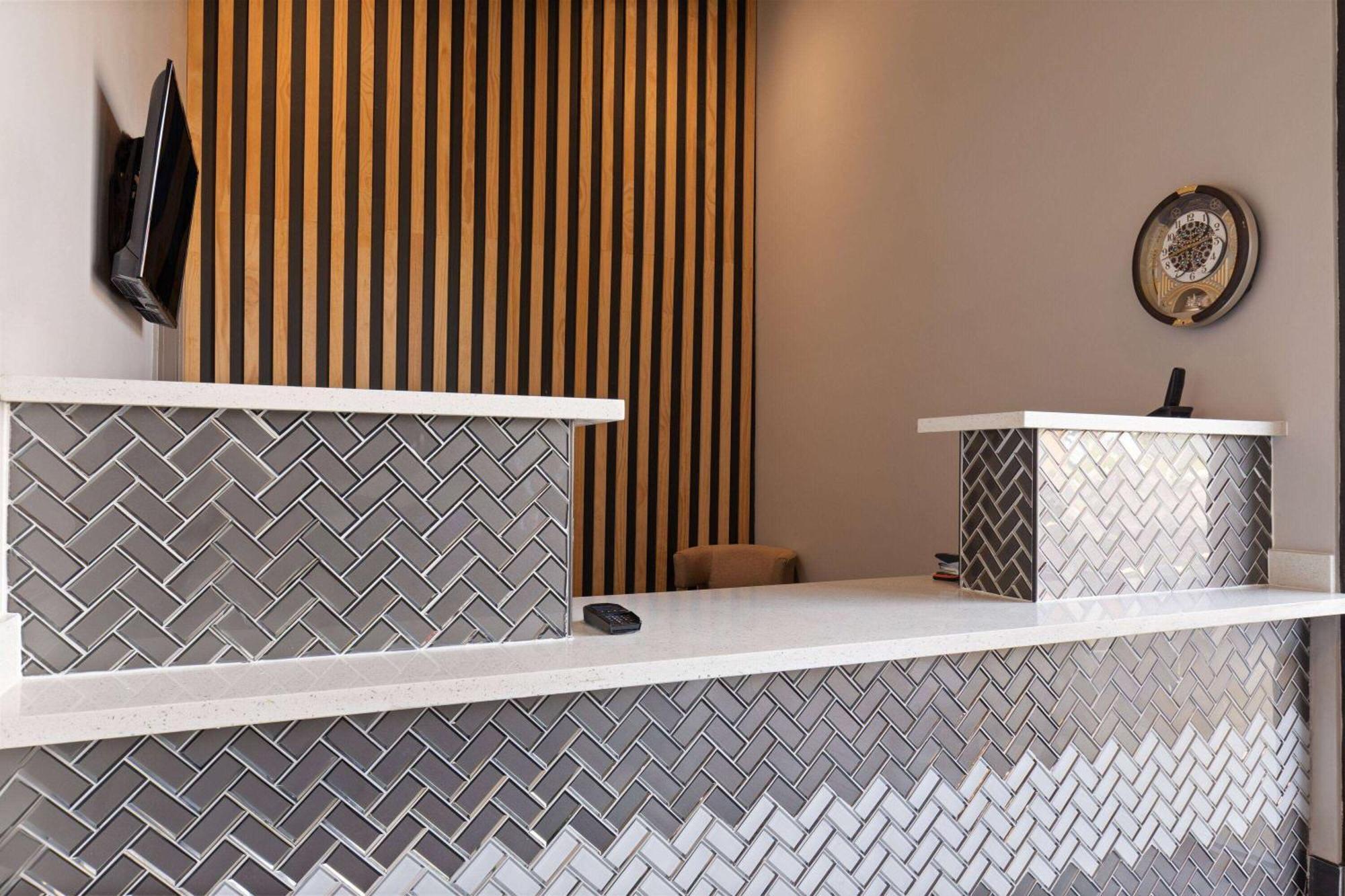 Ramada By Wyndham Studio Suites Dothan Buitenkant foto